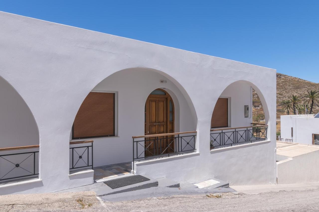 Areti'S Milos Guesthouses Адамас Екстер'єр фото