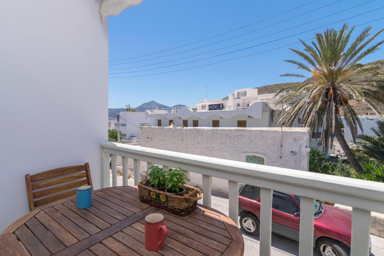 Areti'S Milos Guesthouses Адамас Екстер'єр фото