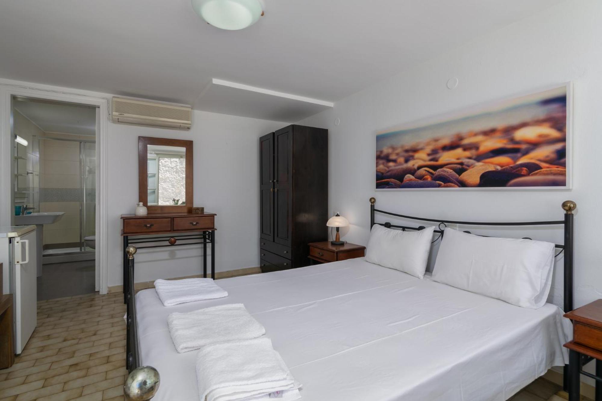 Areti'S Milos Guesthouses Адамас Екстер'єр фото