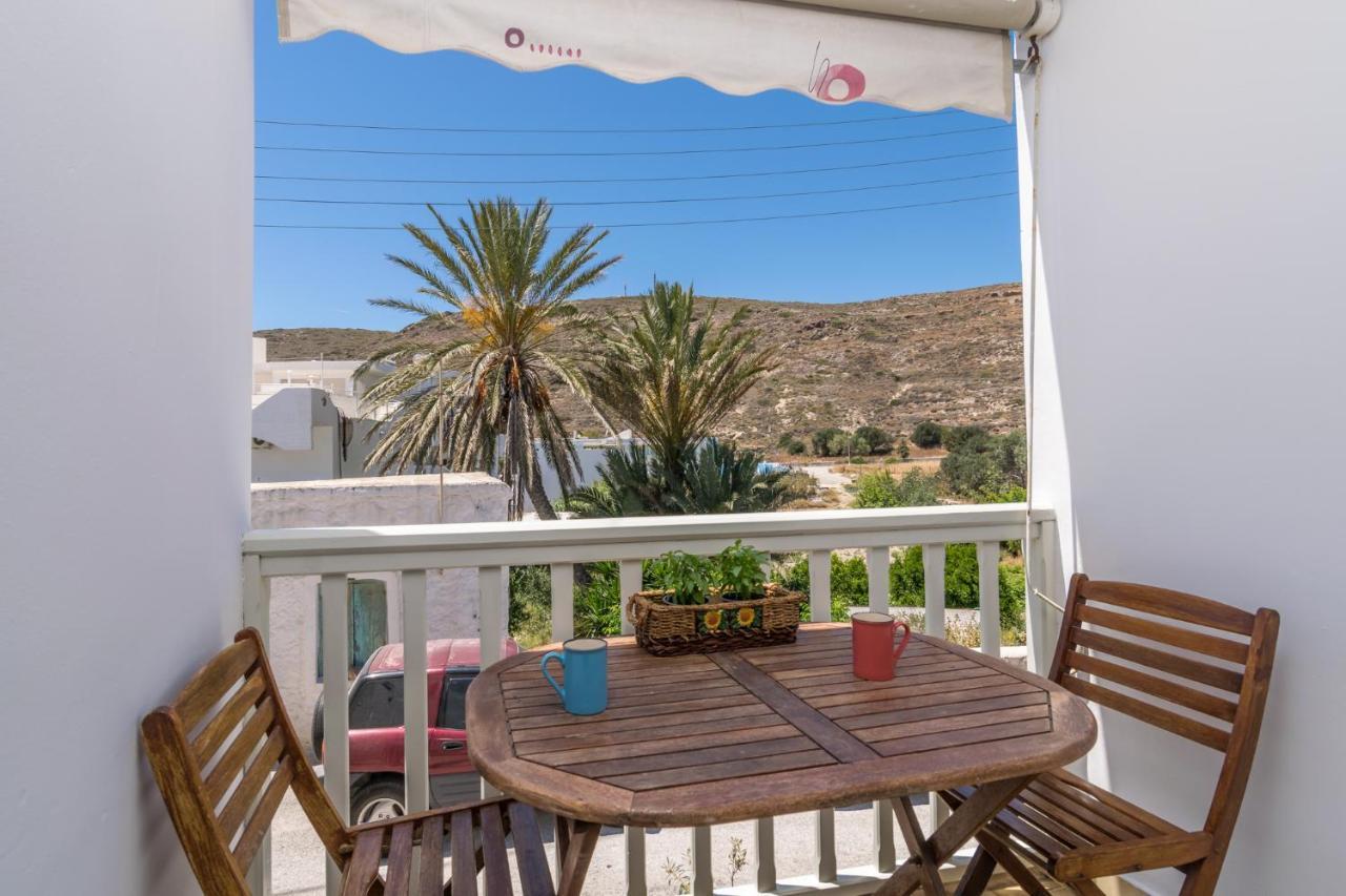 Areti'S Milos Guesthouses Адамас Екстер'єр фото