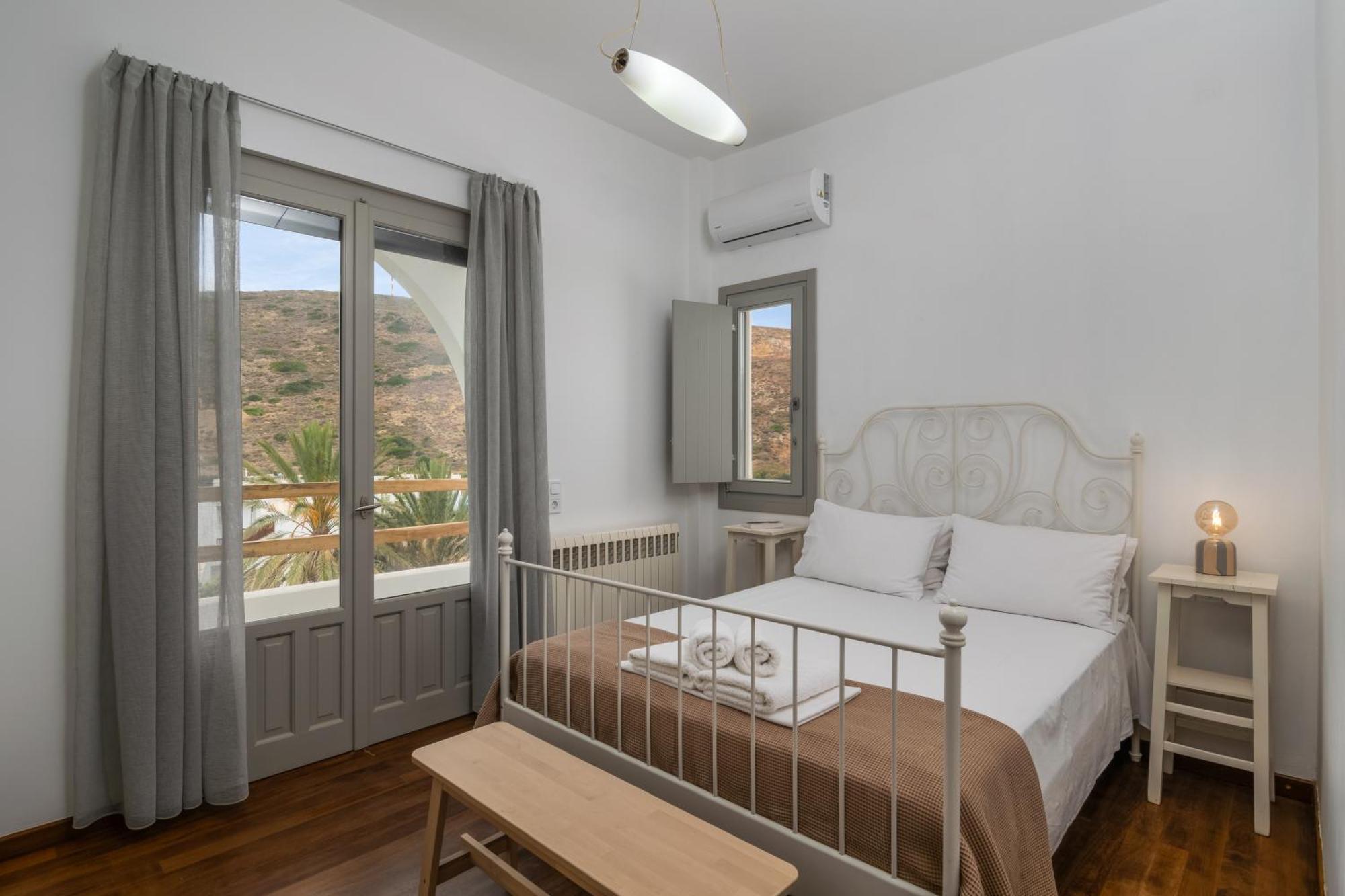 Areti'S Milos Guesthouses Адамас Екстер'єр фото